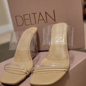 Deltan Emmie nude